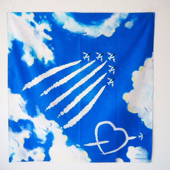 スカーフにもなる水彩画ハンカチ「ブルーインパルス」
