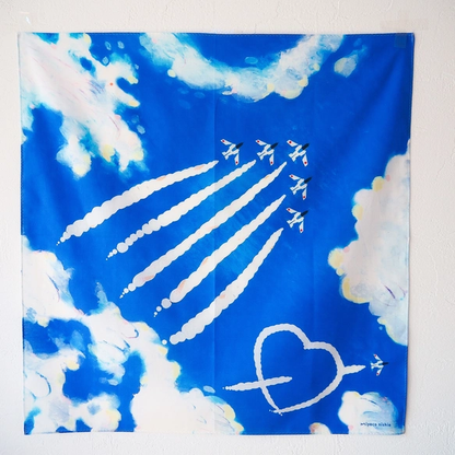 スカーフにもなる水彩画ハンカチ「ブルーインパルス」