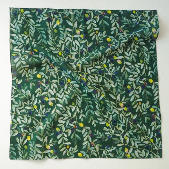 スカーフにもなる水彩画ハンカチ「OLIVE」
