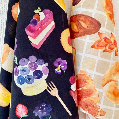 スカーフにもなる水彩画ハンカチ「oisii パン」
