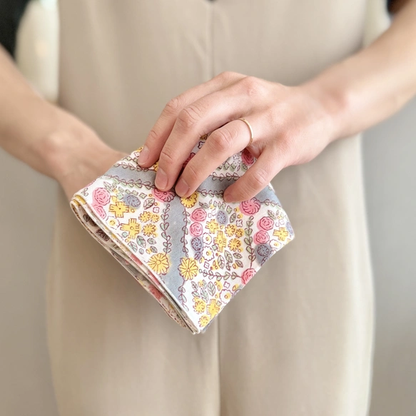 オーガニックコットンサテンのハンカチ「FLOWER」