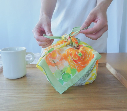 スカーフにもなる水彩画ハンカチ「ブルーインパルス」