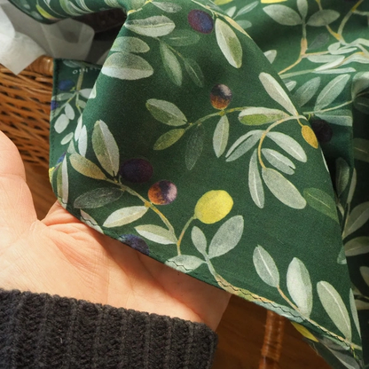 スカーフにもなる水彩画ハンカチ「OLIVE」